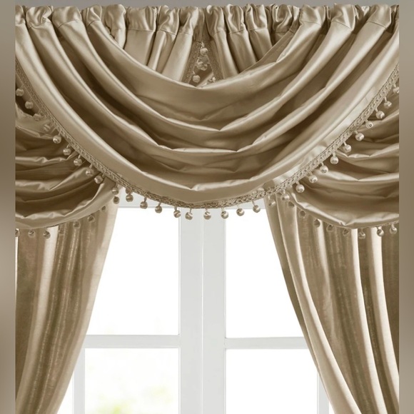 Croscill Classics Avignon Waterfall Valance (Single) - 38x46" Set of 3! - Picture 4 of 7